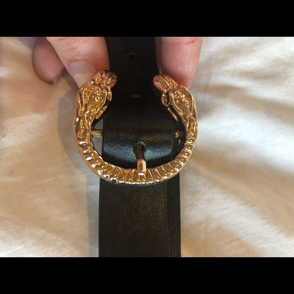 Gold tone double snakehead buckle on black size L